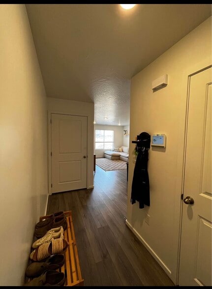 Building Photo - 3182 E Elkhorn Ln