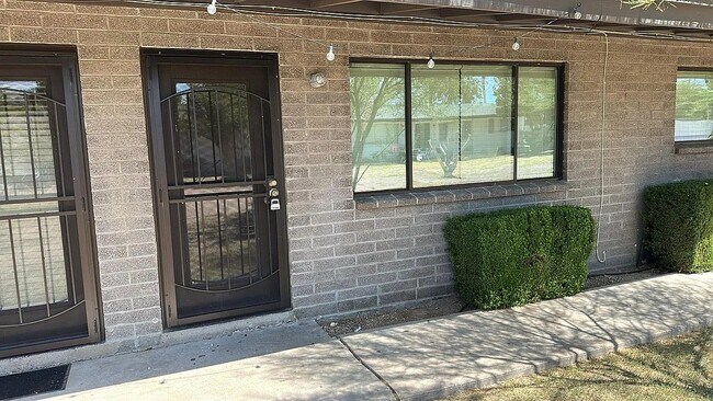 Building Photo - 6716 E Avalon Dr