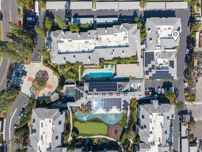 Building Photo - 1560 Circa Del Lago