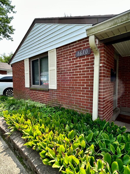 Building Photo - 1610 Briedweng Ave
