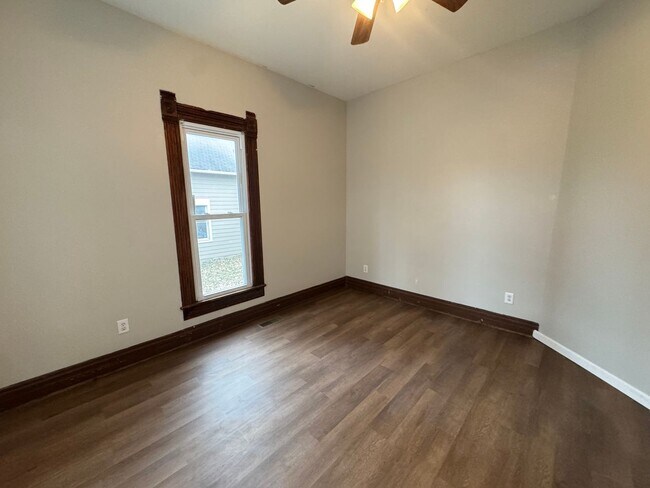 Building Photo - 121 E North St