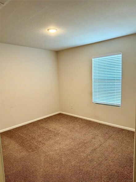 Building Photo - 6122 Heron Dr