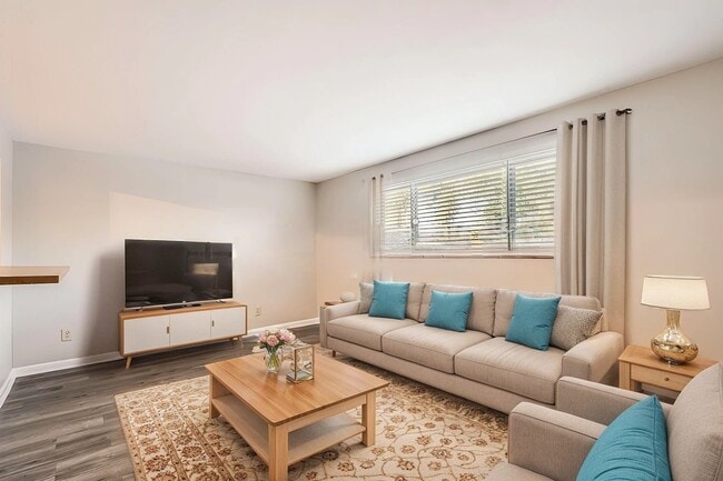 Building Photo - 2-Bed Retreat in Englewood – Rent includes heating, water, and trash