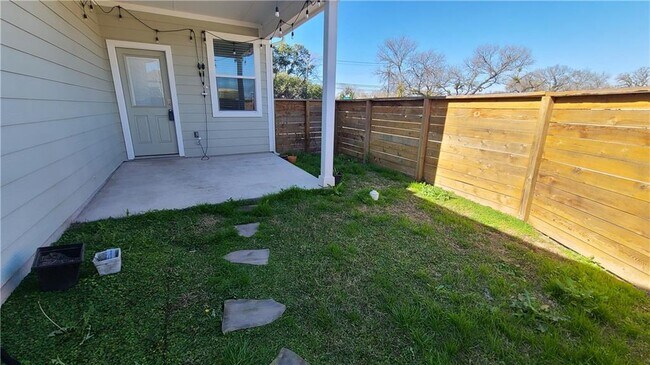 Building Photo - 5412 Golden Canary Ln