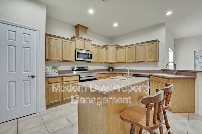 Building Photo - 12052 Jade Ave