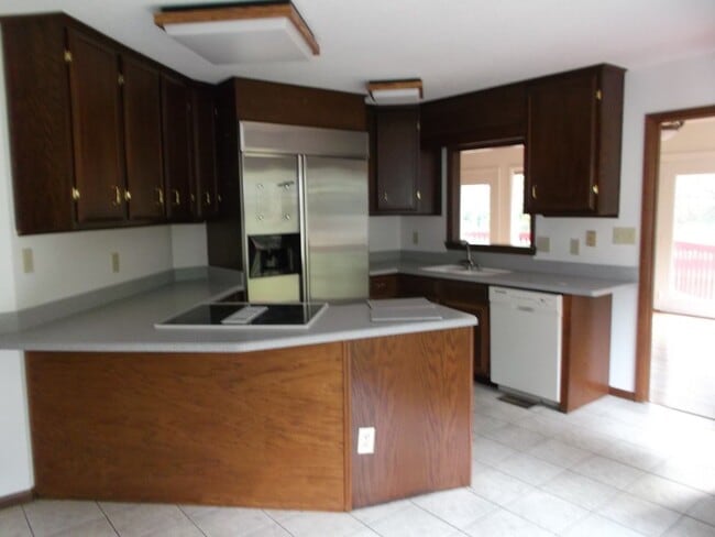 Building Photo - 3004 Stonehenge Ct