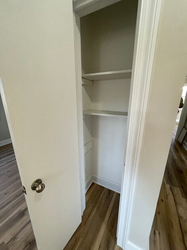 Building Photo - 108 N Saratoga St