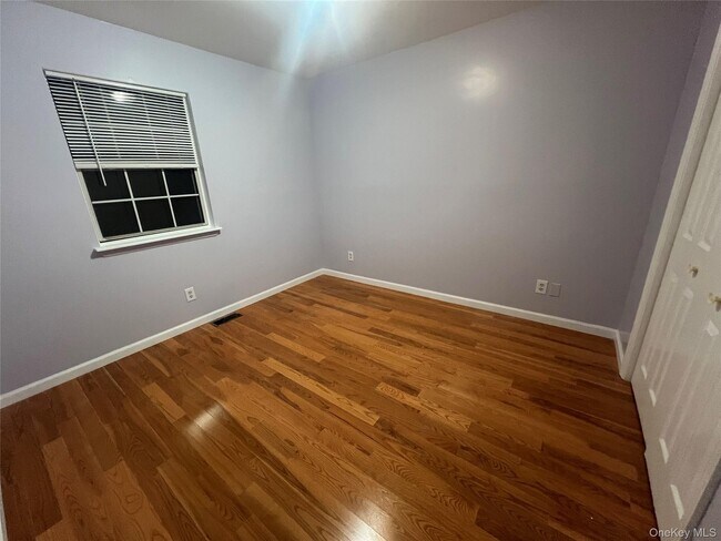 Building Photo - 50 Brick Pond Rd