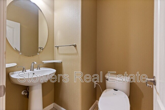 Building Photo - 2512 Piccadilly Cir