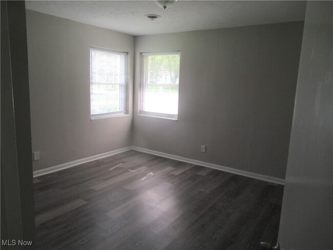 Building Photo - 6453 Poplar Dr