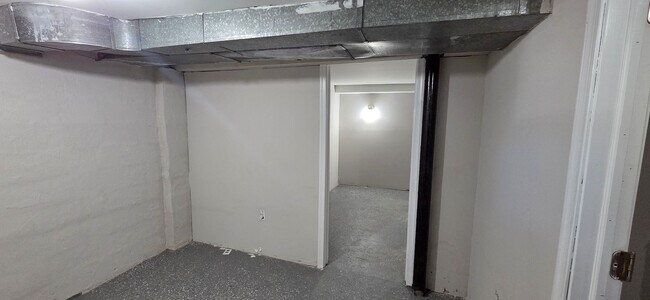 Building Photo - 1019 Green Ln