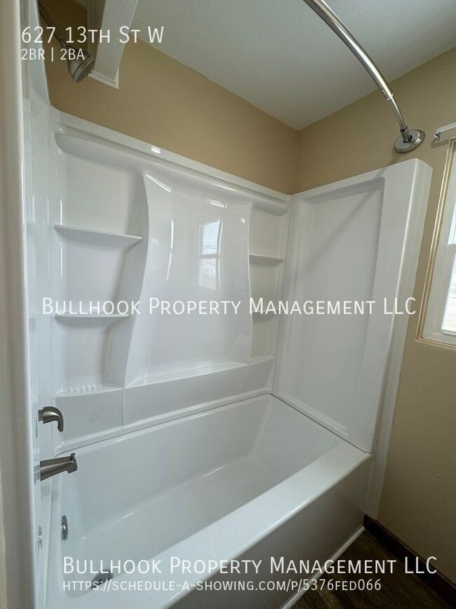 Building Photo - Move In Special - $300 off first full mont...