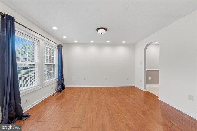 Building Photo - 129 N Duke Dr