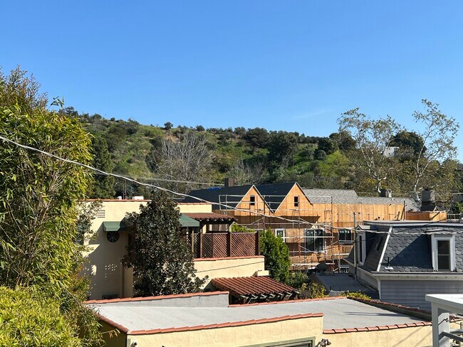 Building Photo - 6121 Glen Holly St