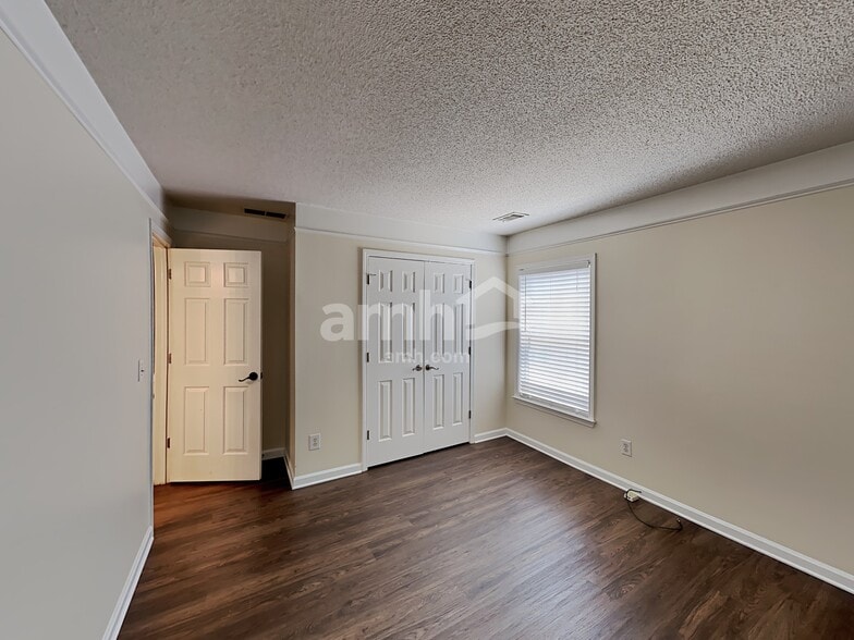 Building Photo - 4180 Glenaire Way NW