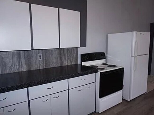 Building Photo - 317 N Clinton Ave