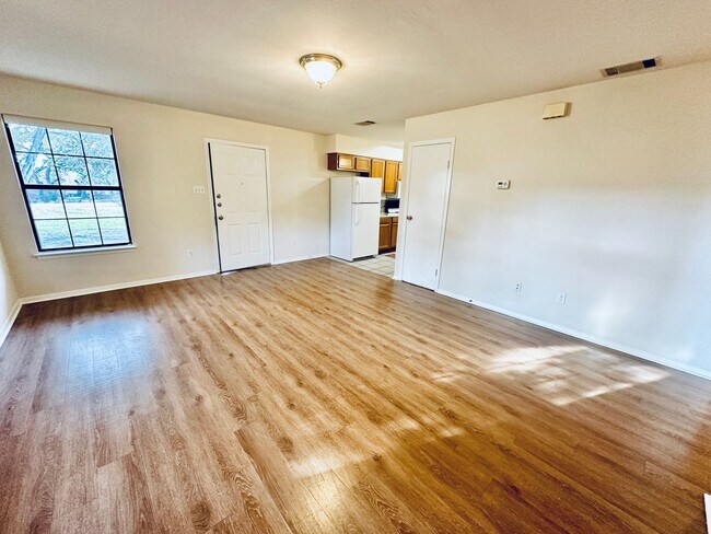Building Photo - 5207 Thunderbird St