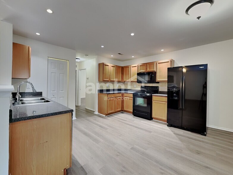 Building Photo - 4455 Westhill Pl