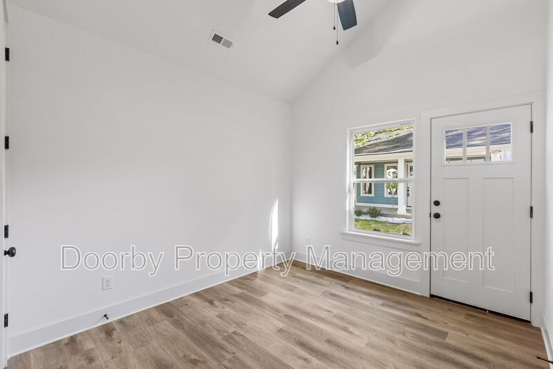 Building Photo - 2305 Kirby Ave