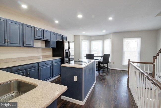 Building Photo - 42 Victoria Square