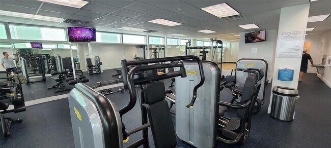 Building Photo - 7928 East Dr