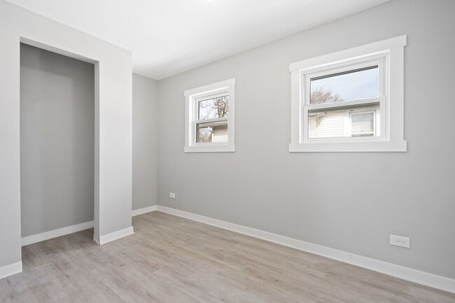 Building Photo - 8048 S Avalon Ave