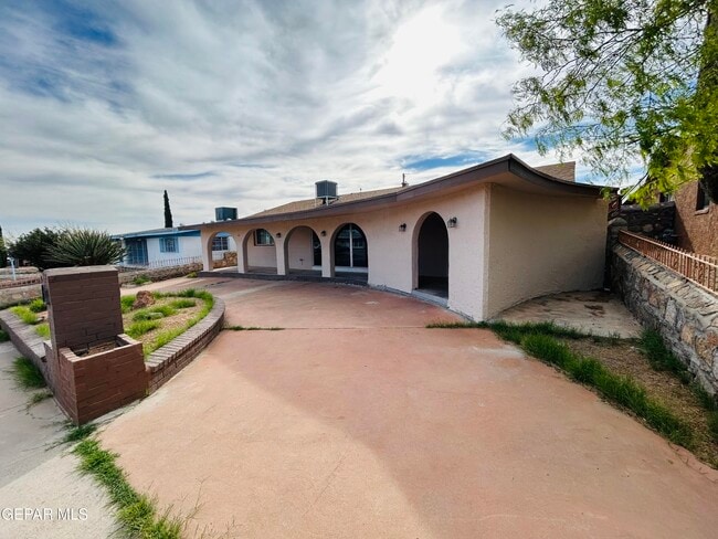 Building Photo - 805 Chile Pl