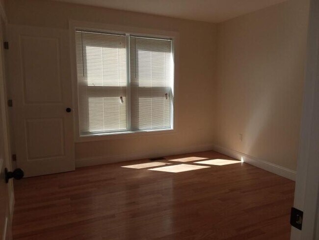 Building Photo - 4 bedroom in Boston MA 02120