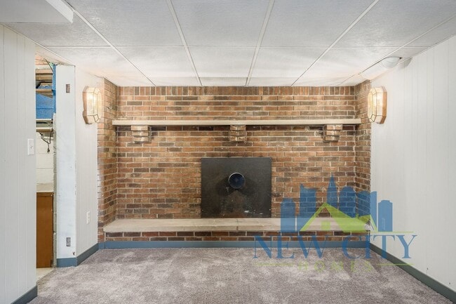 Building Photo - WAIVED APPLICATION FEE THRU! Single Family...