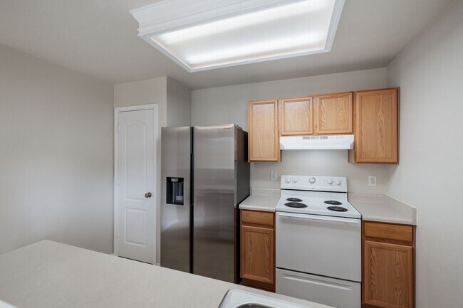 Building Photo - Well-Maintained Home with Open Layout & Great Location