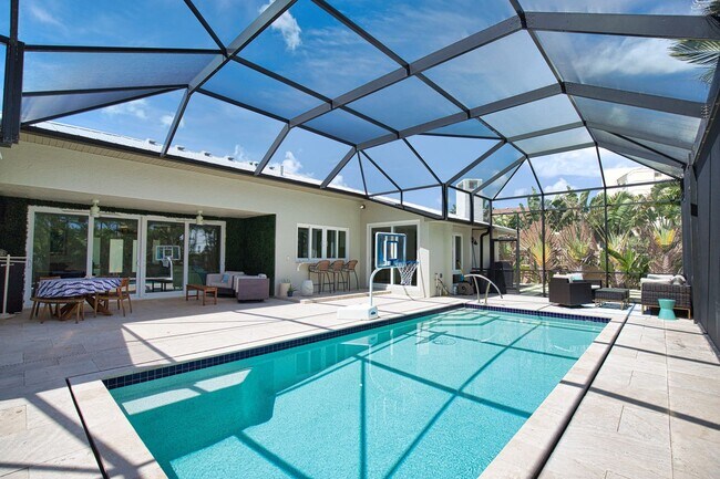 Building Photo - Seasonal Venice Island Pool Home half block from Golden Beach deeded access to the Gulf!