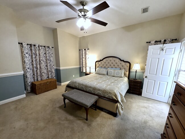 Building Photo - 998 Fay Dr