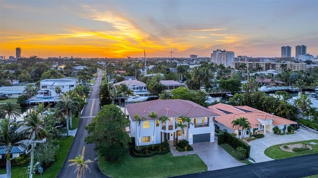 Building Photo - 552 Palm Dr