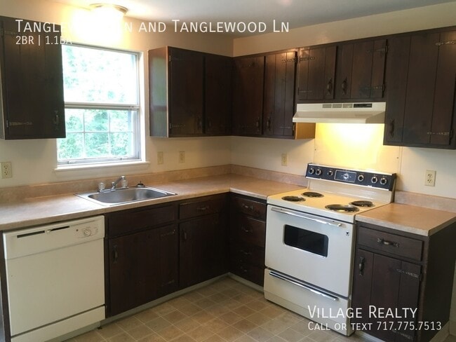Building Photo - 446 Tanglewood Ln