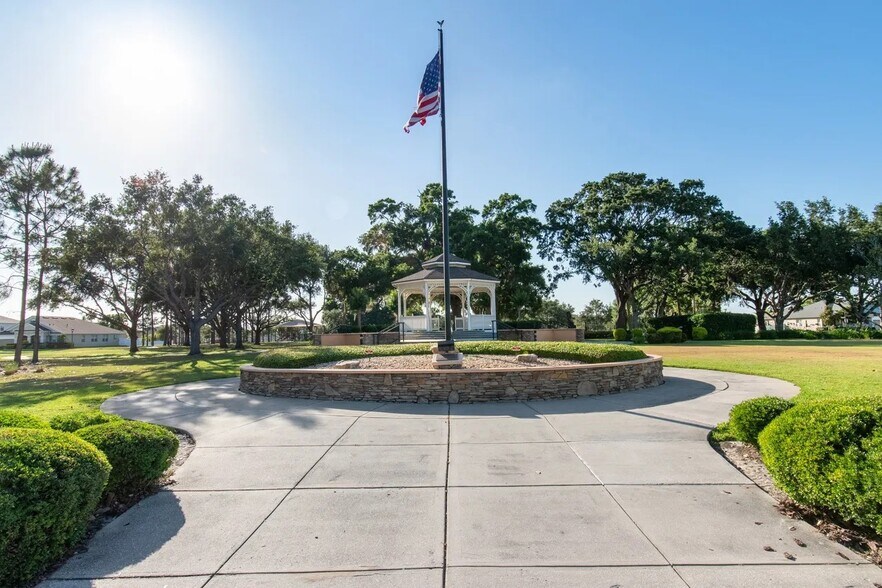 Building Photo - 502 First Cape Coral Dr