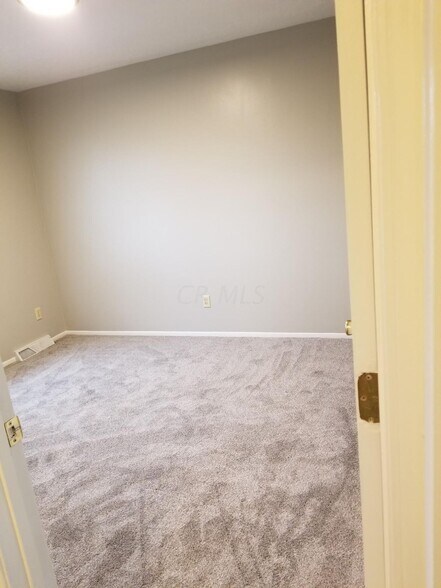 Building Photo - 1725 Churchill Downs Rd