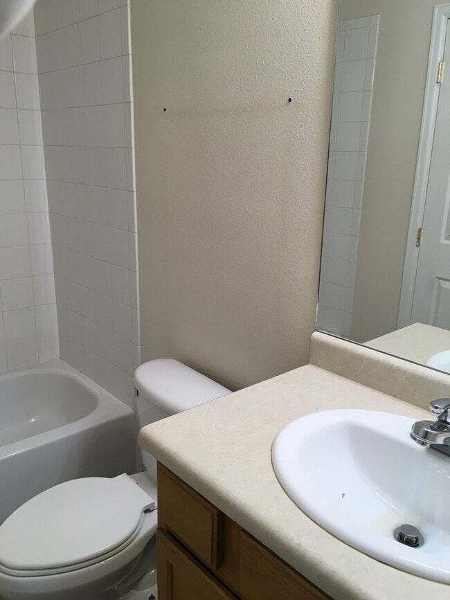 Building Photo - PET FRIENDLY 4 BEDROOM, 3 BATHROOM HOME WI...