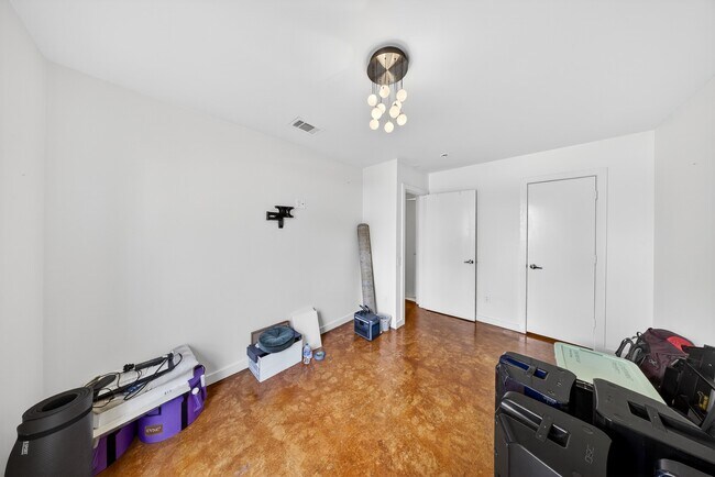 Building Photo - 2809 Crawford St