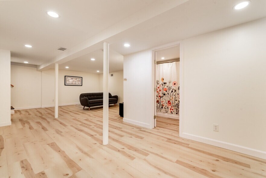 Building Photo - 35 Alpha Dr