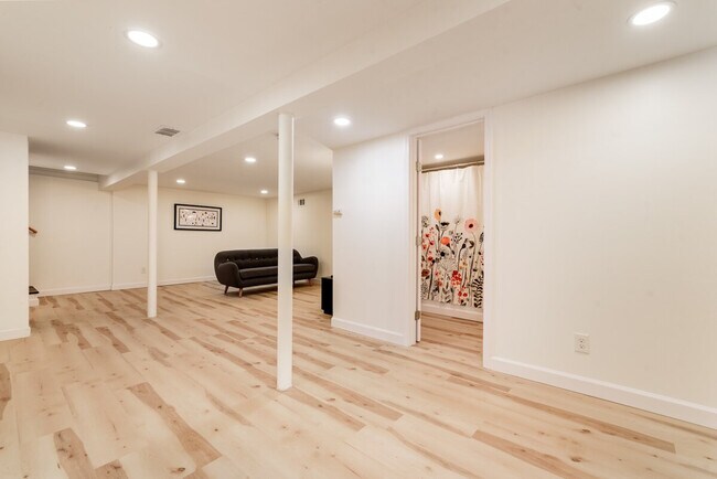 Building Photo - 35 Alpha Dr