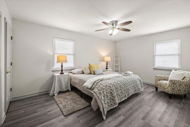 Building Photo - 9121 Potomac Dr