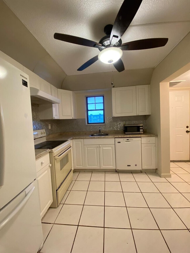 Building Photo - 9440 SW 8th St