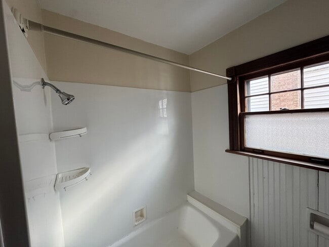 Building Photo - 21 Glenwood St