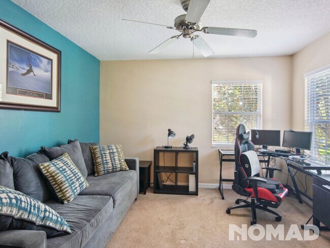 Building Photo - 3 Bedroom Townhome in Apopka