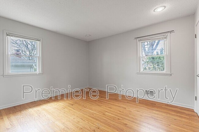 Building Photo - 1331 SW Horizon Dr