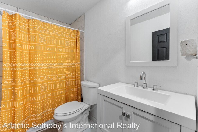 Building Photo - 4 br, 3 bath House - 4625 Larkin Street