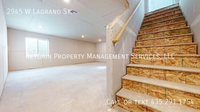 Building Photo - 2945 W LaGrand St