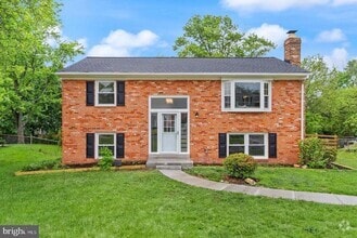 Building Photo - 4010 Mapleton Dr