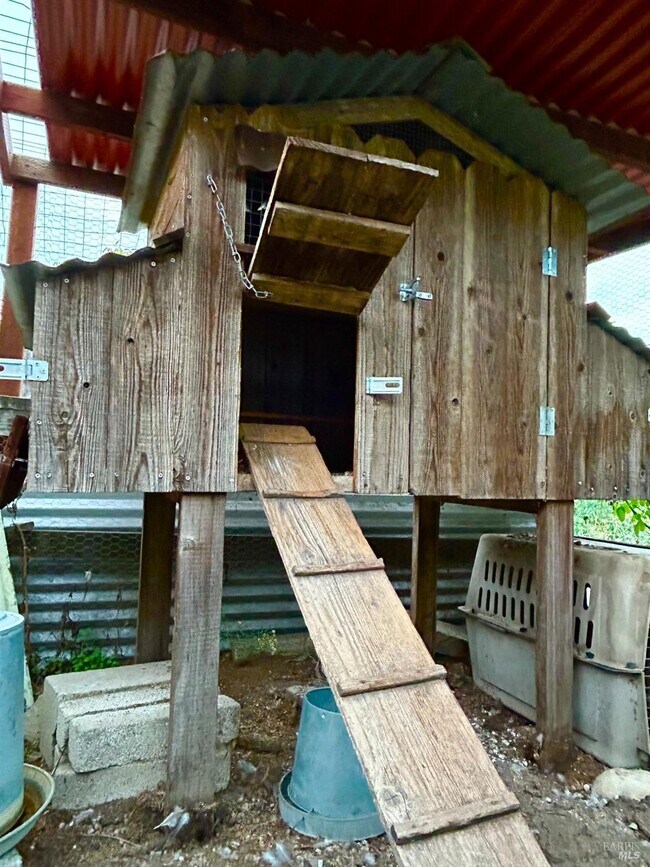 Building Photo - 216 Hampton Ct