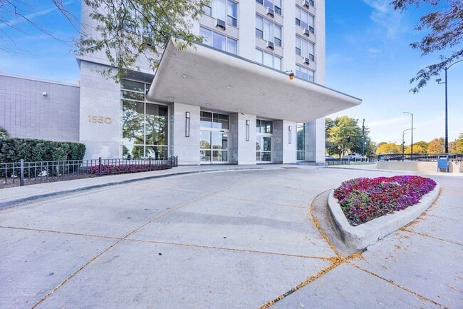 Building Photo - 1550 N Lake Shore Dr